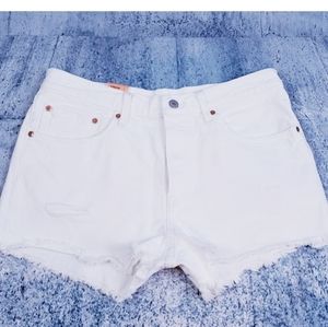 NWT Levi's white 501 denim shorts
